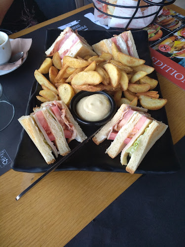 Δημ. Γούναρη 172, Γλυφάδα 166 74