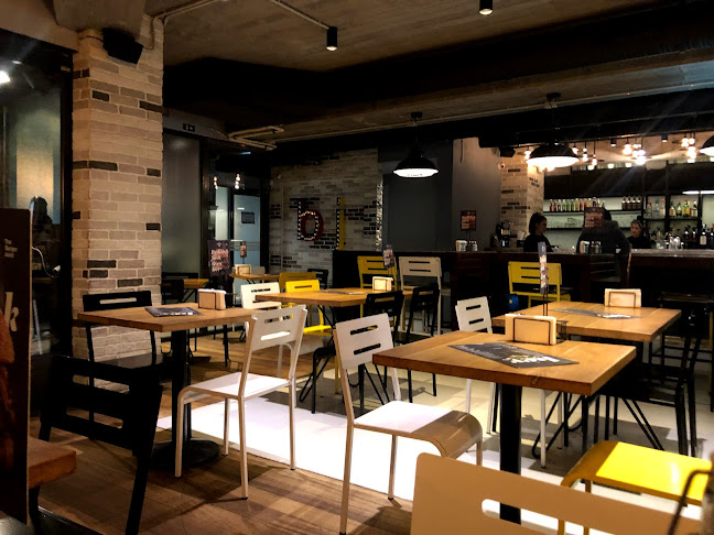 The Burger Joint - Γαστρονομία και φιλοξενία