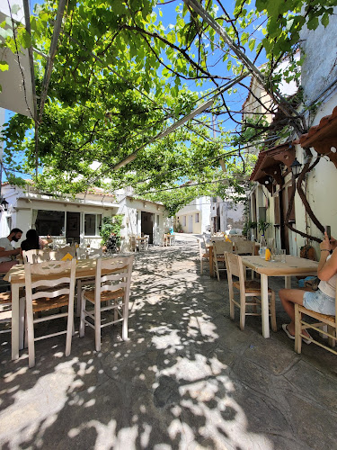 Τριαντάφυλλος - Η Μικρή Πλατεία