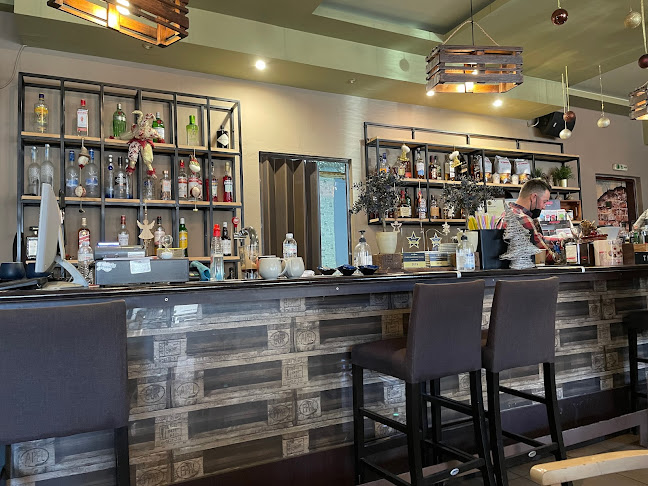 Opinii despre Friends Cafe-Bar în Ορμύλια - Γαστρονομία και φιλοξενία