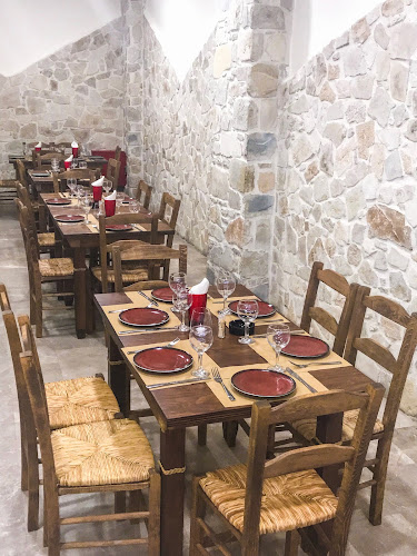 Πιτσαρία Ἀποκάλυψη - Μοίρες