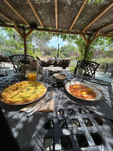 To Perivoli sti Vari - Βάρη