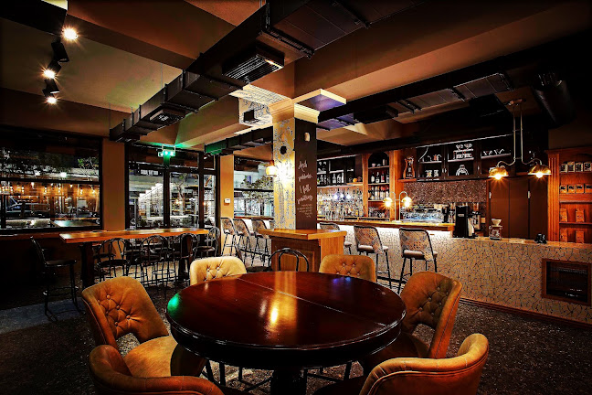 Streetwise - Πετρούπολη