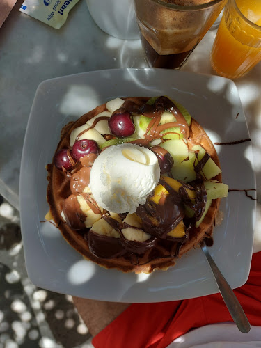 Opinii despre Cafe Symposium Paros în Γεφυράκι - Γαστρονομία και φιλοξενία