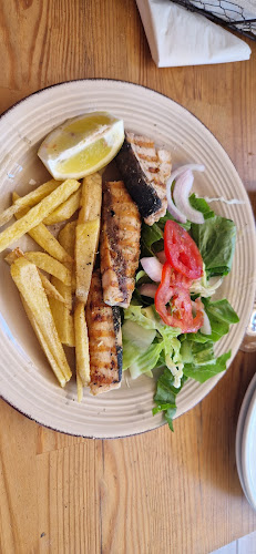 Στο καρφί και στο Πέταλο (Sto Karfi Kai Sto Petalo) - Γαστρονομία και φιλοξενία