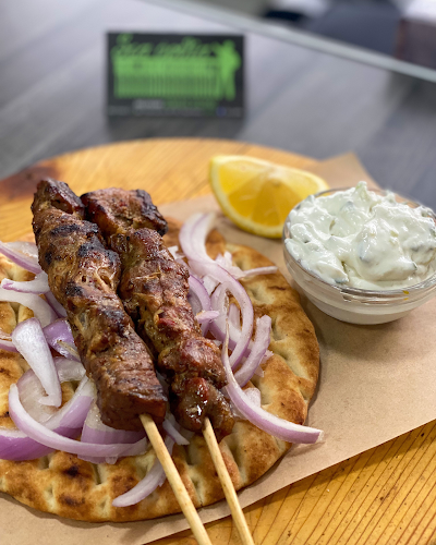 Στα Όρθια - Γαστρονομία και φιλοξενία