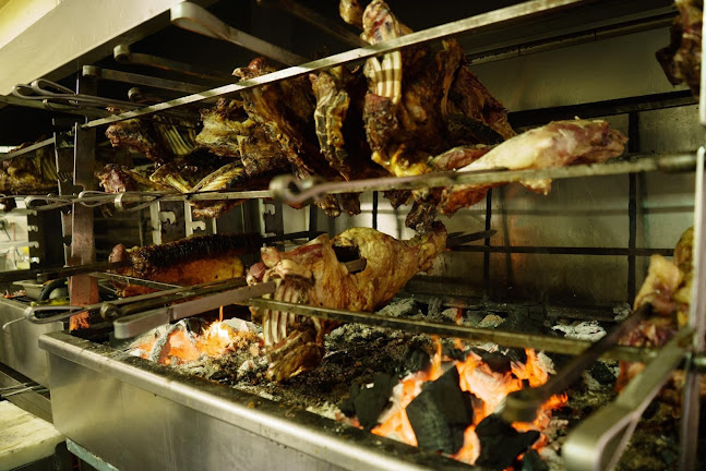 Ταβέρνα Το Ρόδι - Αρνί Αντικριστό - Γαστρονομία και φιλοξενία