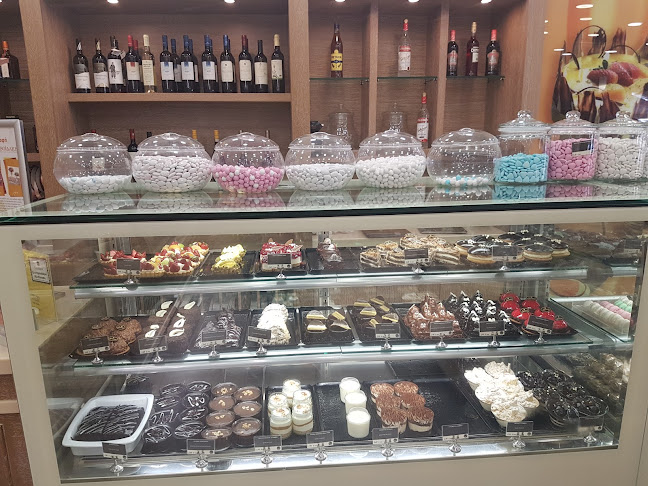 25ης Μαρτίου 198, Μοίρες 704 00