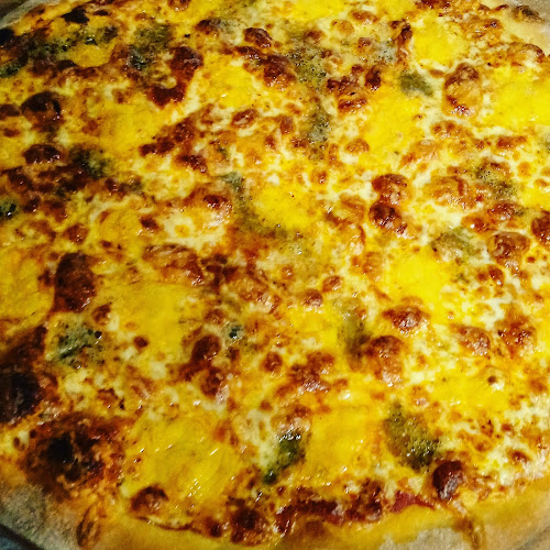 Pizza "Formaggi" - Γαστρονομία και φιλοξενία