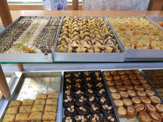 Opinii despre Αβέρωφ Gateaux de luxe în Θεσσαλονίκη - Γαστρονομία και φιλοξενία