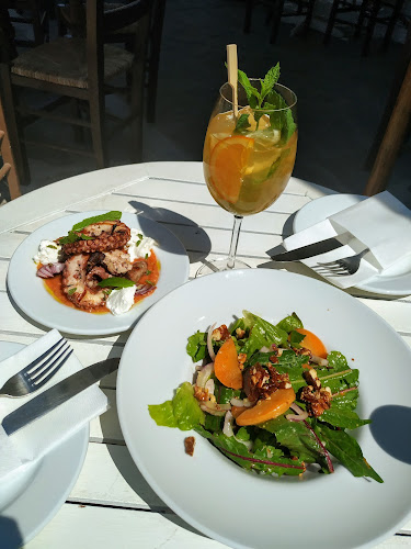 Platia Manto Mavrogenis, Paros 844 00