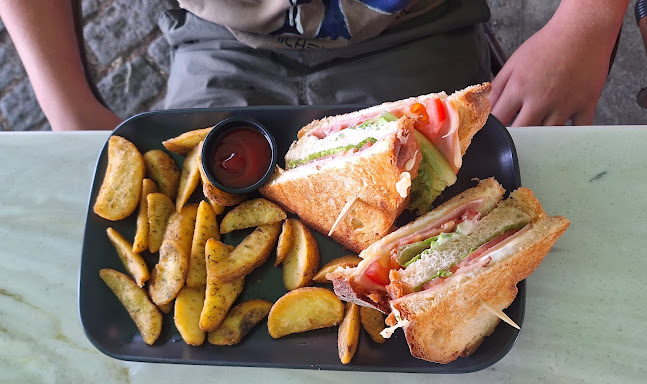 Aparto Bistro • Cafe Bar