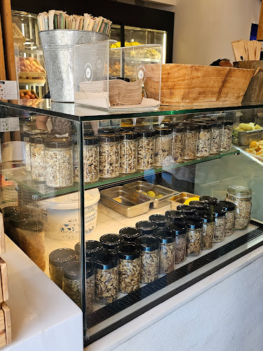 Comentarii opinii despre Nova Gea