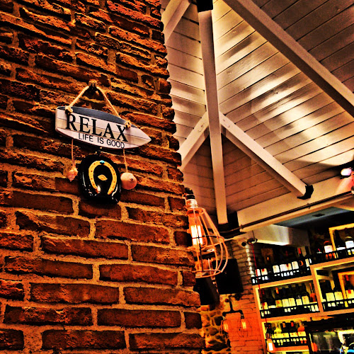 Αδριανού 68, Αθήνα 105 56