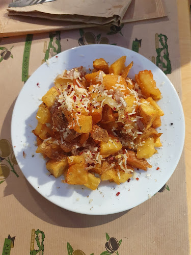 Το Παραστράτημα - Γαστρονομία και φιλοξενία