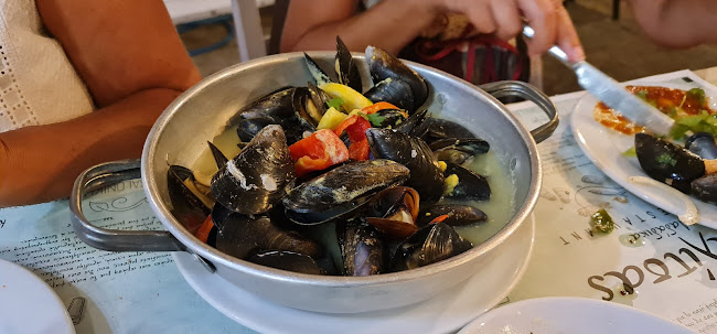 Αγκαλίτσας και στα Λαδάδικα - Γαστρονομία και φιλοξενία