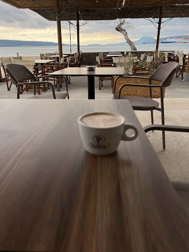 ΜΕΛΤΕΜΑΚΙ RESTAURANT AND BEACH BAR