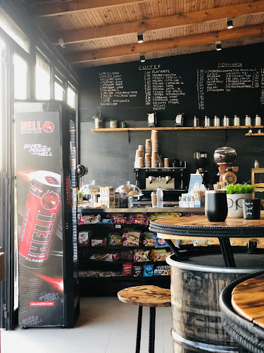 Opinii despre Kastanakis Cafe & Market în Καρτερός - Γαστρονομία και φιλοξενία