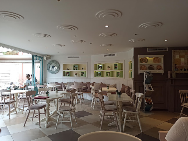 Opinii despre Καφές - Γλυκά Χαλάνδρι Beverley în Χαλάνδρι - Γαστρονομία και φιλοξενία