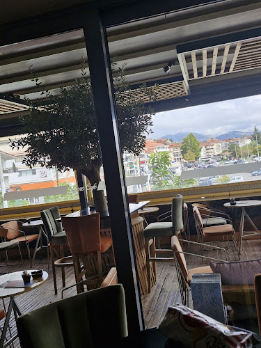 Εμπορικό Κέντρο Καστοριάς, Λεωφ. Κύκνων 2, Καστοριά 521 00