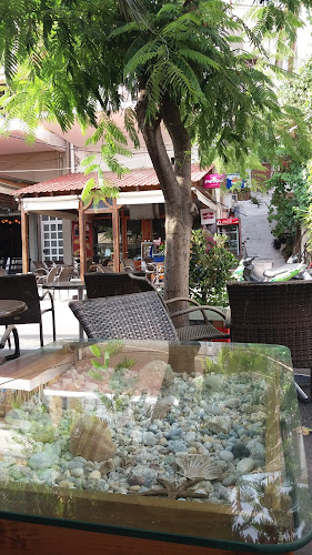 Piazza Coffee Πλατεία Πλωμαρίου