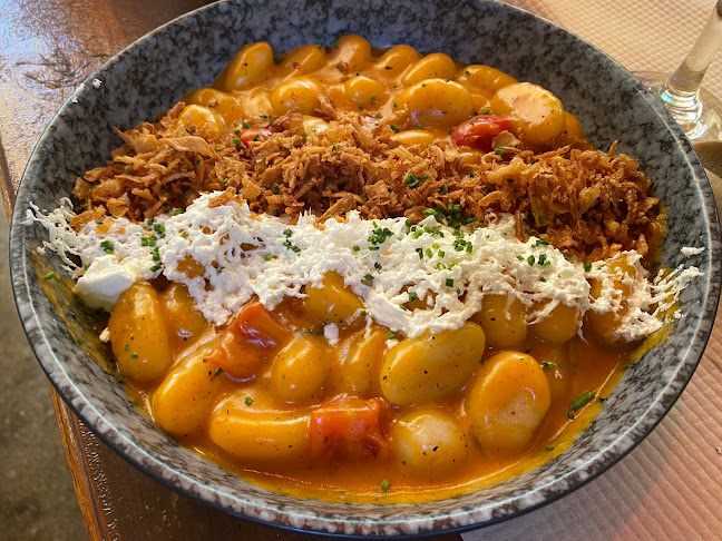 Opinii despre The Place Secret Yard în Αθήνα - Γαστρονομία και φιλοξενία