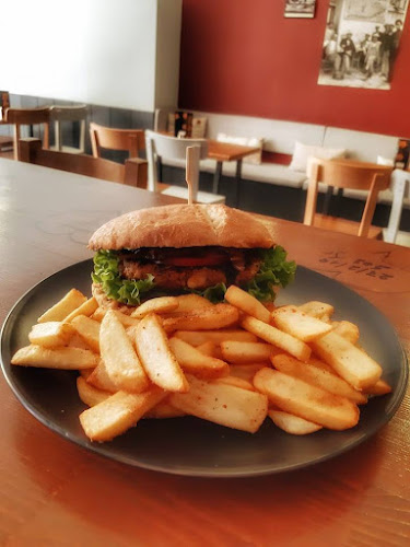 Retro 33 Coffee And Snacks