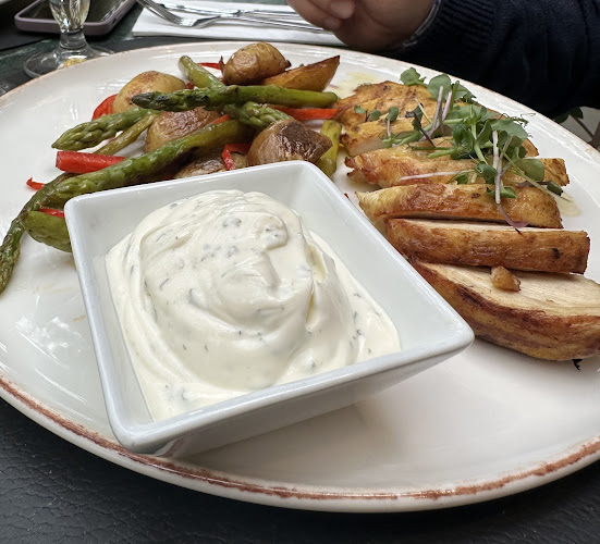 Πλ. Κωνσταντίνου Καραμανλή 349, Κηφισιά 145 63