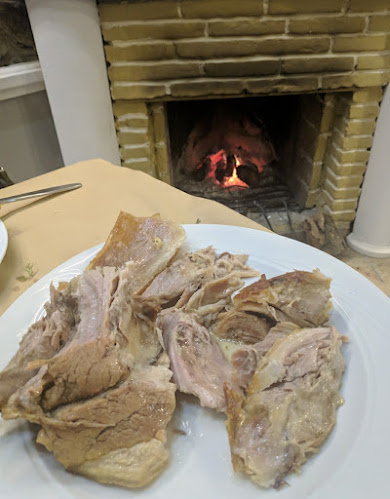 Τα 2 Γουρουνάκια - Γαστρονομία και φιλοξενία