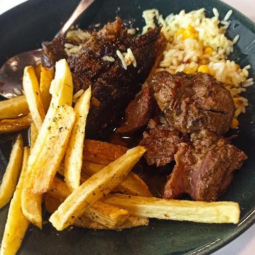 Φλαμουριές - Γαστρονομία και φιλοξενία