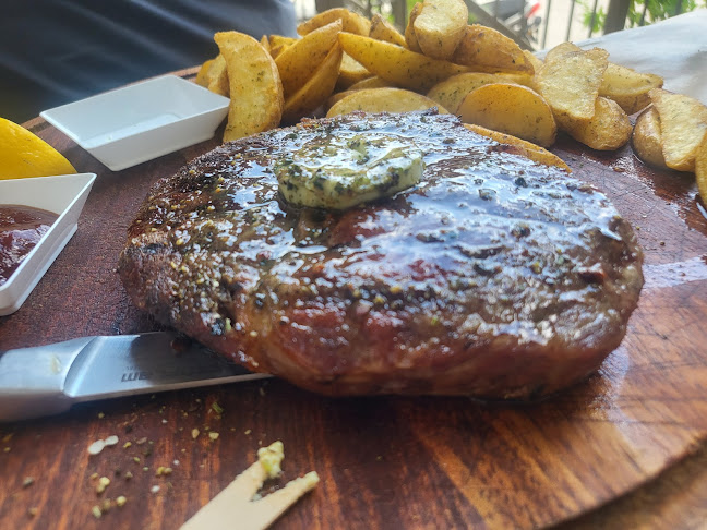 Στην Πόλη - Γαστρονομία και φιλοξενία