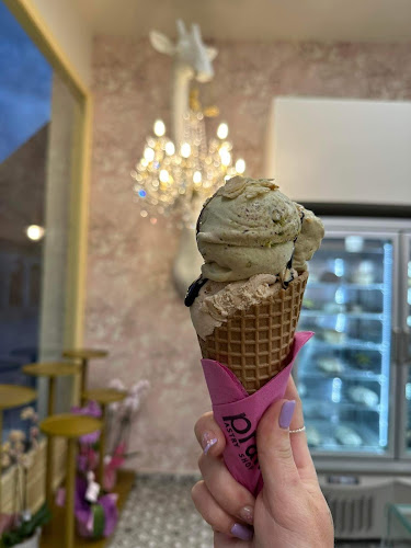 Praline Boutique Pastry - Γαστρονομία και φιλοξενία