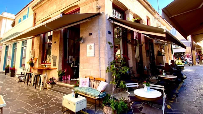 TORTUGA ArtCafè Winebar Gallery