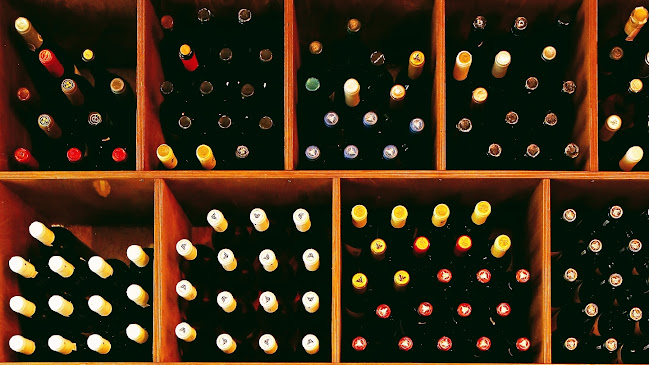 OINOHOROS Wine Bar & Shop