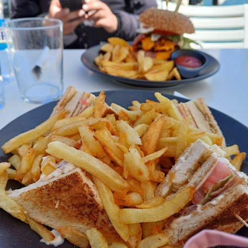 Ακτή Καραϊσκάκη 42, Σαλαμίνα 189 00