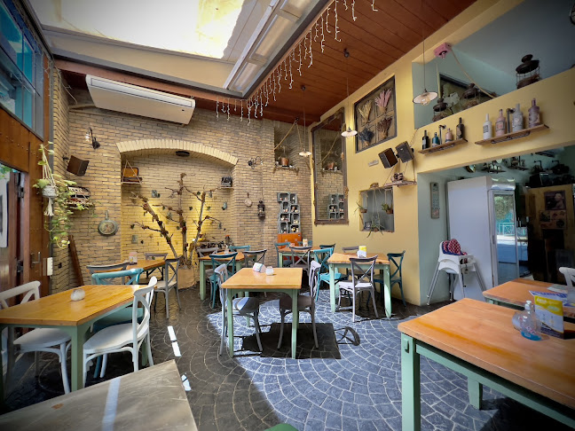 Τρεις Λαλούν - Treis Laloun - Γαστρονομία και φιλοξενία