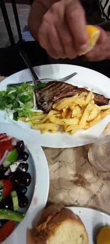 Εστιατόριο Τα Καραφάκια - Αίγινα