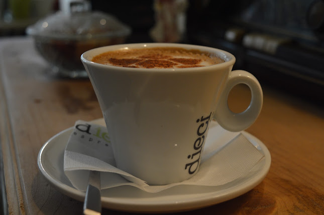 Αίθριο, Εντός εμπορικού κέντρου, Λεωφ. Μεσογείων 419, Αγ. Παρασκευή 153 43