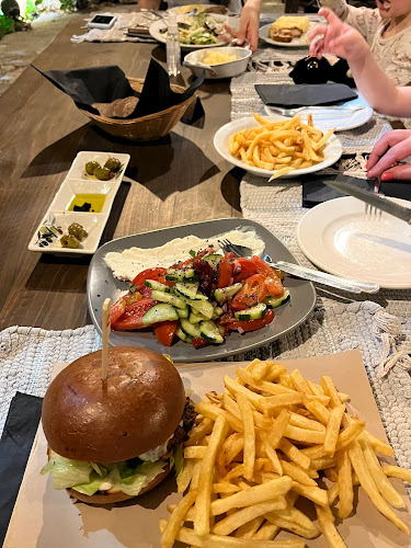 Comentarii opinii despre Costas Steak House