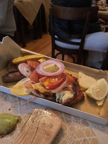 Ουζερί Η Άποψις - Γαστρονομία και φιλοξενία