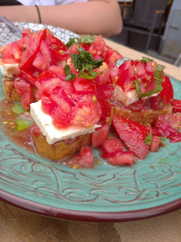 Hairi - Γαστρονομία και φιλοξενία