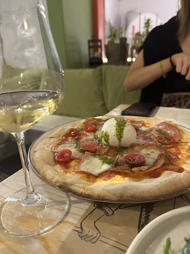 Opinii despre Pizzarella în Νάουσα - Γαστρονομία και φιλοξενία