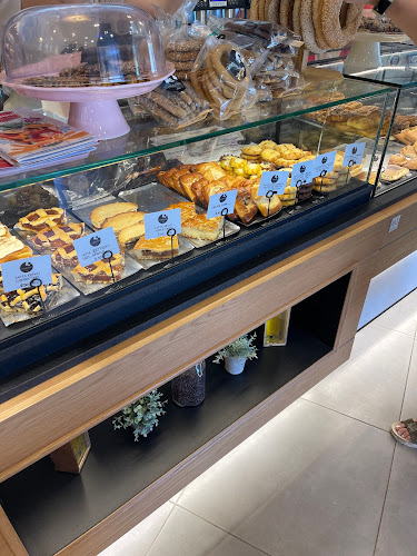 Opinii despre Ζουριδάκης Αρτοποιΐα-Ζαχαροπλαστική în Πιτσίδια - Γαστρονομία και φιλοξενία