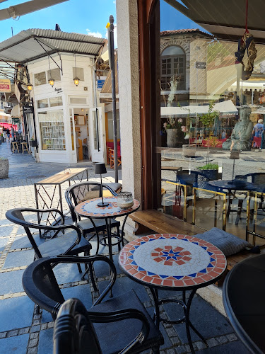 Amadeus Coffee N’ Bake - Ιωάννινα