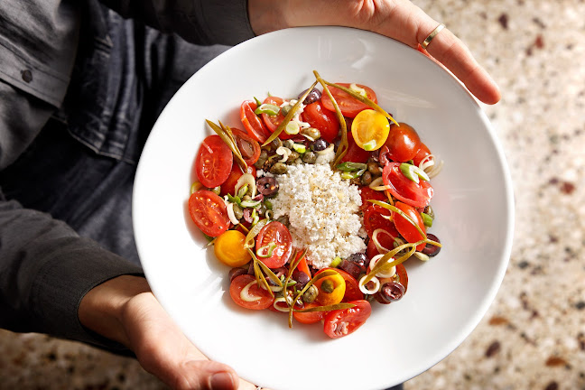 Τζουτζούκα - Γαστρονομία και φιλοξενία