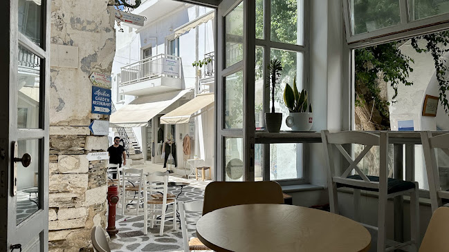 Mikro Cafe - Paros