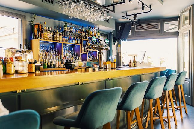 "The Ritz" - Αλμυρός