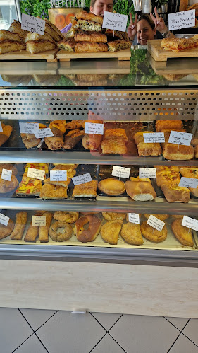Comentarii opinii despre Αρτοποιεία Λωλης Lolis Bakery Tsoukalades