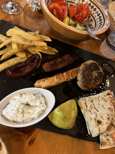 Opinii despre Στο καρφί και στο Πέταλο (Sto Karfi Kai Sto Petalo) în Ρέθυμνο - Γαστρονομία και φιλοξενία