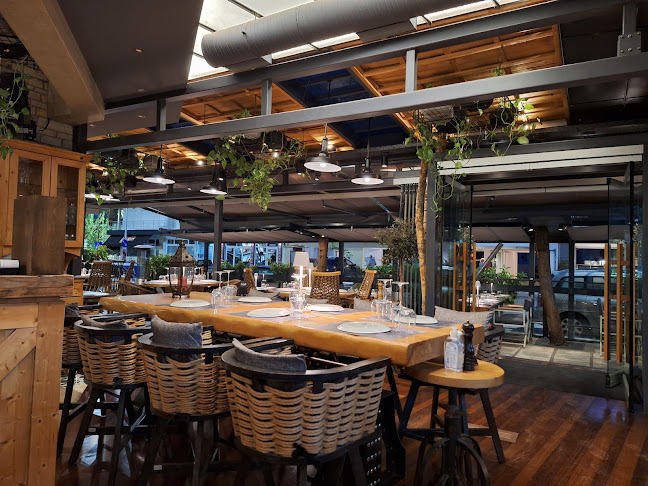 Βρεγμένη Γάτα - Γαστρονομία και φιλοξενία